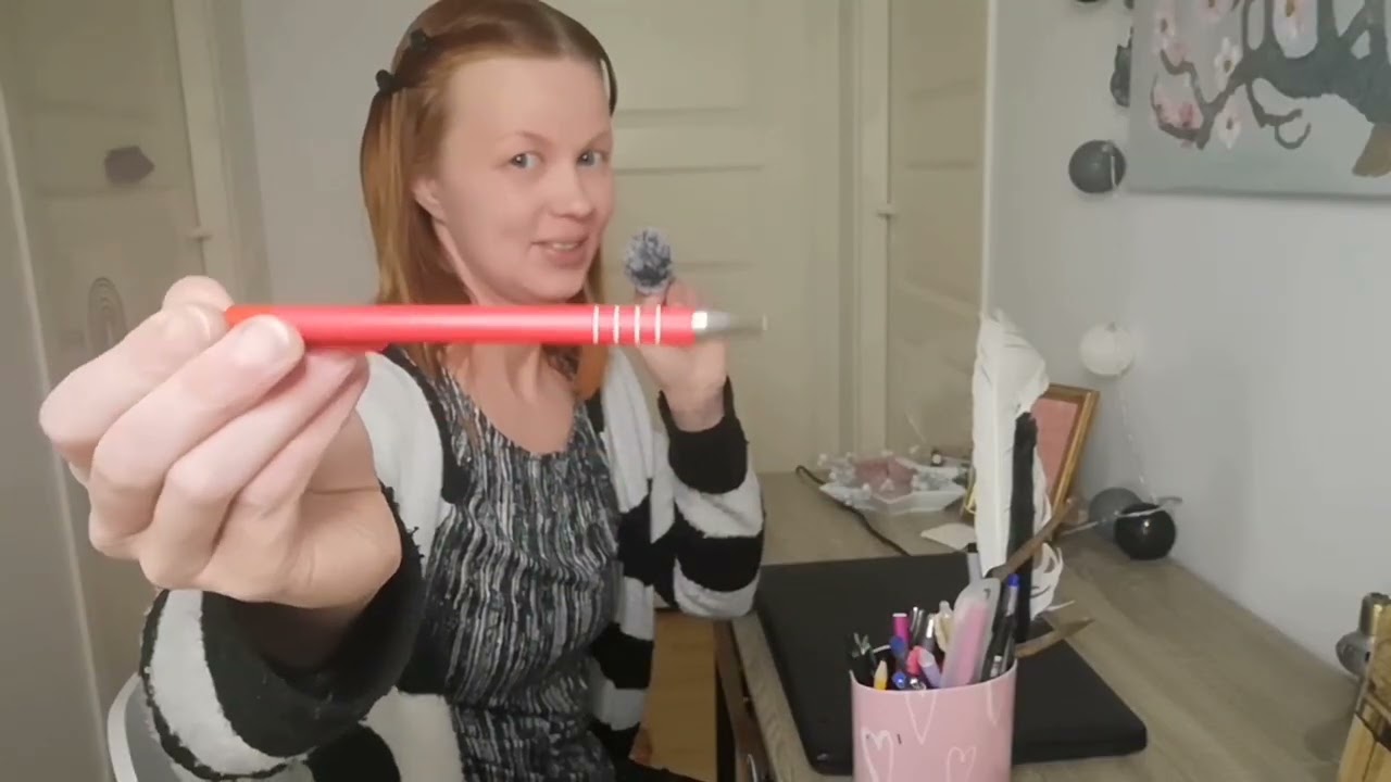 ASMR Suomi - Testataan uutta mikkiä kuiskaten ja työpöydän esittely