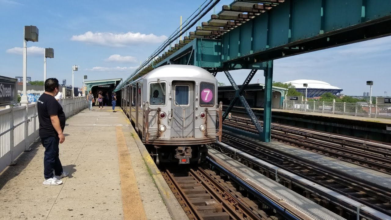 IRT Flushing Line: 15 Minutes of Rush Hour 7 Train Action @ 111 St. (6/14/17)