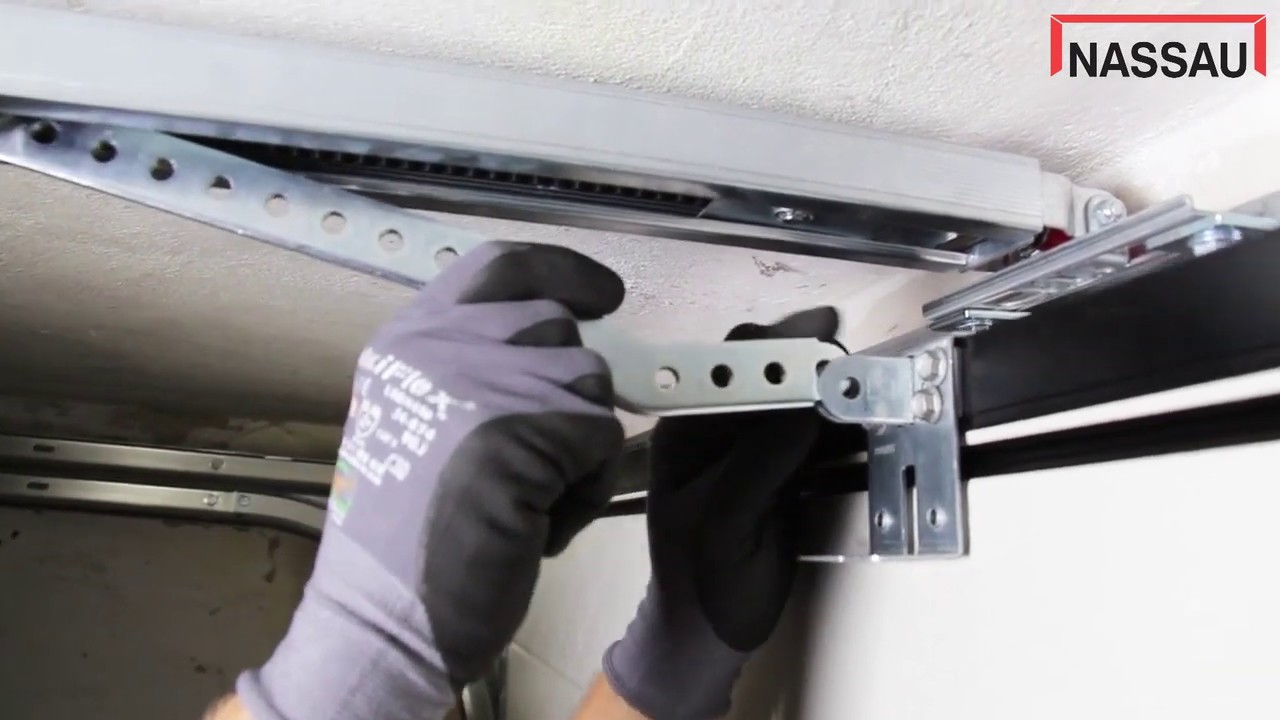 Garagepoort - Stap 4: Montage van de elektrische bediening