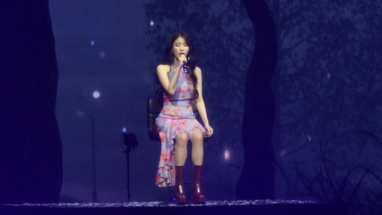 240420 IU 'H.E.R.' in Singapore - Through the Night (밤편지) | 아이유 싱가포르 콘서트 직캠 4K60FPS