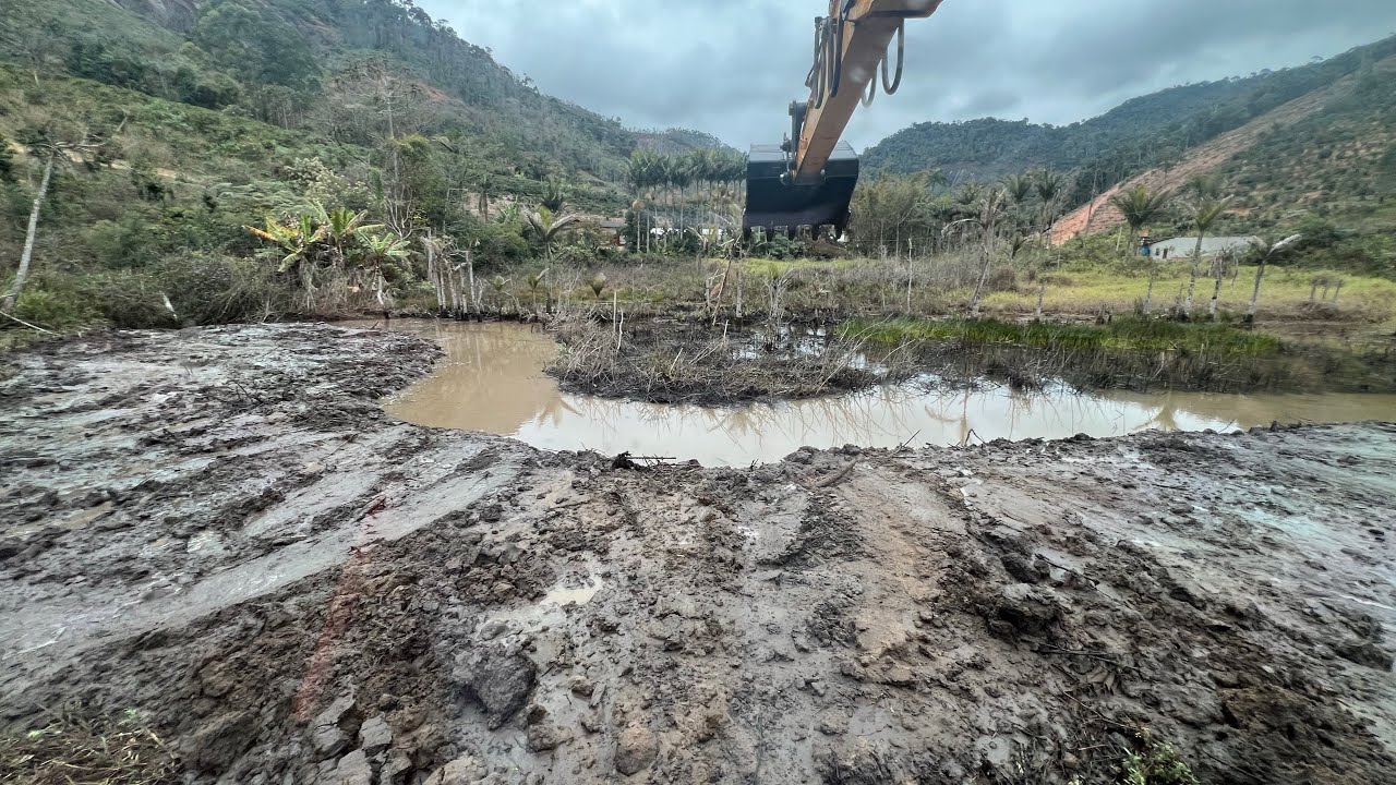 ABRINDO RIO COM ESCAVADEIRA HIDRÁULICA…muita água entancada no varjão 