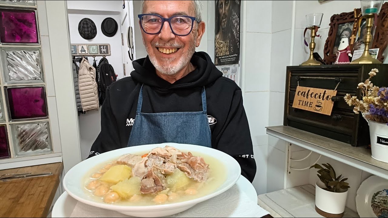 Puchero andaluz y mi casa en navidad .