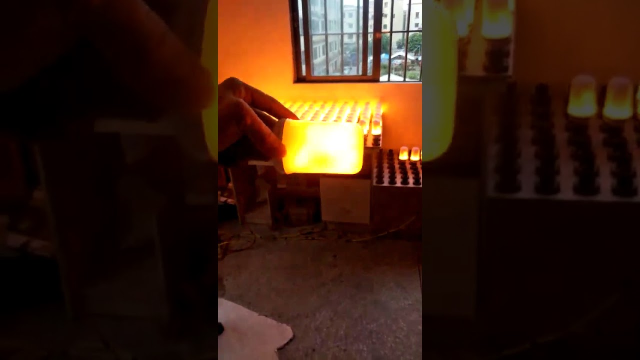 LED Flame Effect Light Bulb, G-Sensor for Upside Down Lights, Simulated Fire Effect