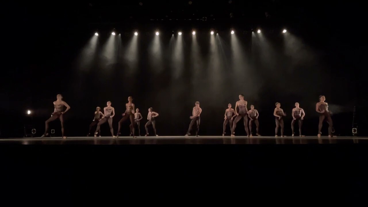 Neoclássico ballet Adriana assaf.  Coreografia Lucas Pierre - rasgo
