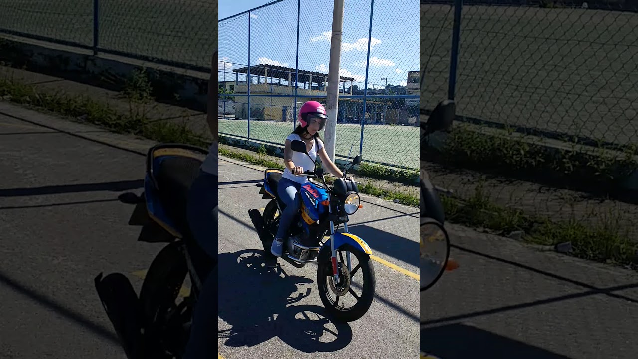 Instrutor Marcelo fazendo simulado de moto em duque de Caxias local Laguna
