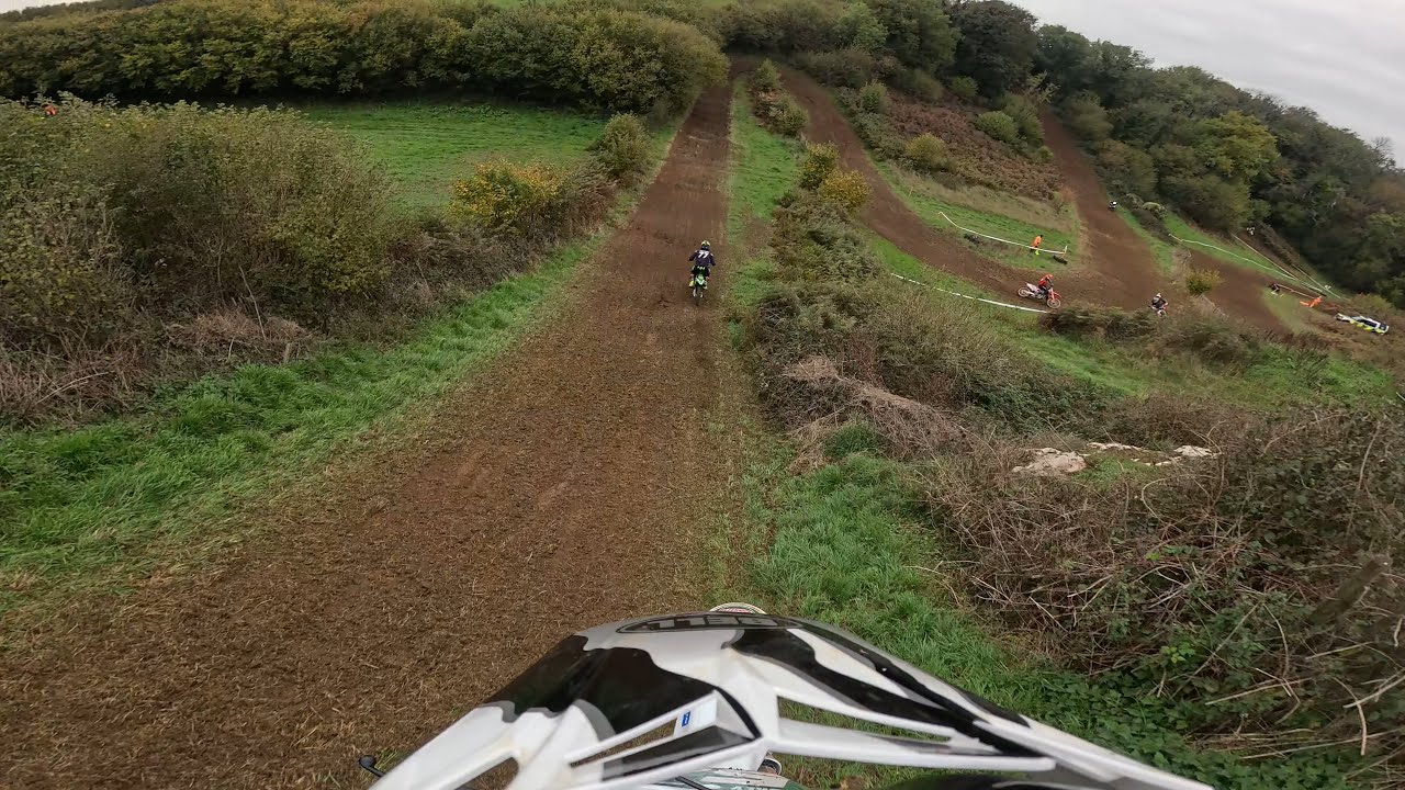 Ripping a CR250 2002 around an old school motocross track! (Leighton, Asham Woods)