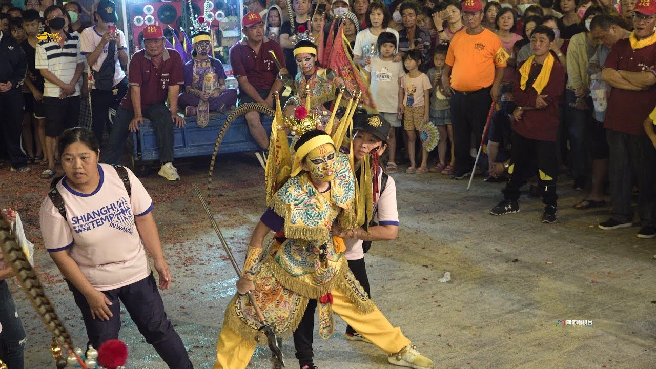 金龍太子突然降駕！萬丹湘湖宮九龍太子陣入廟參拜紅毛港姓李仔濟天宮