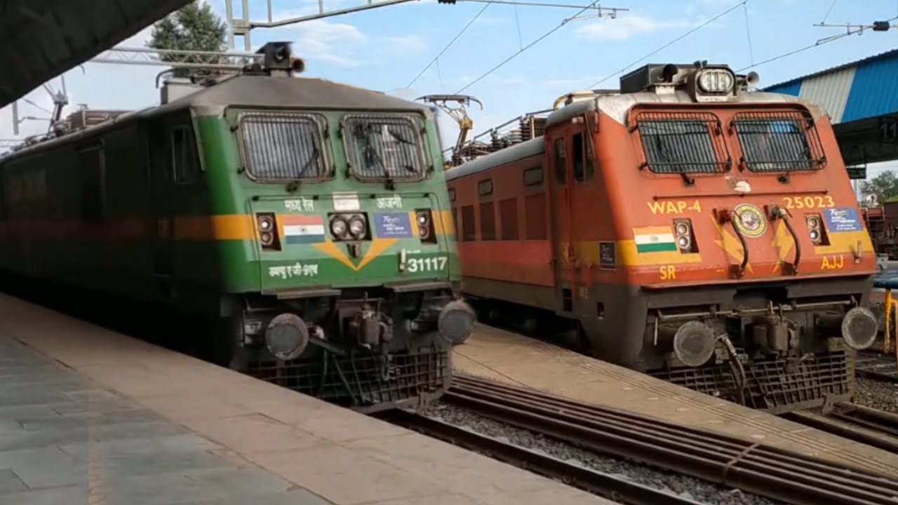 WAG-9H Ajni / WAP-4 Bina Gwalior Passenger & WAG9HC Twins Loco Freight Train Departed From Guna JN