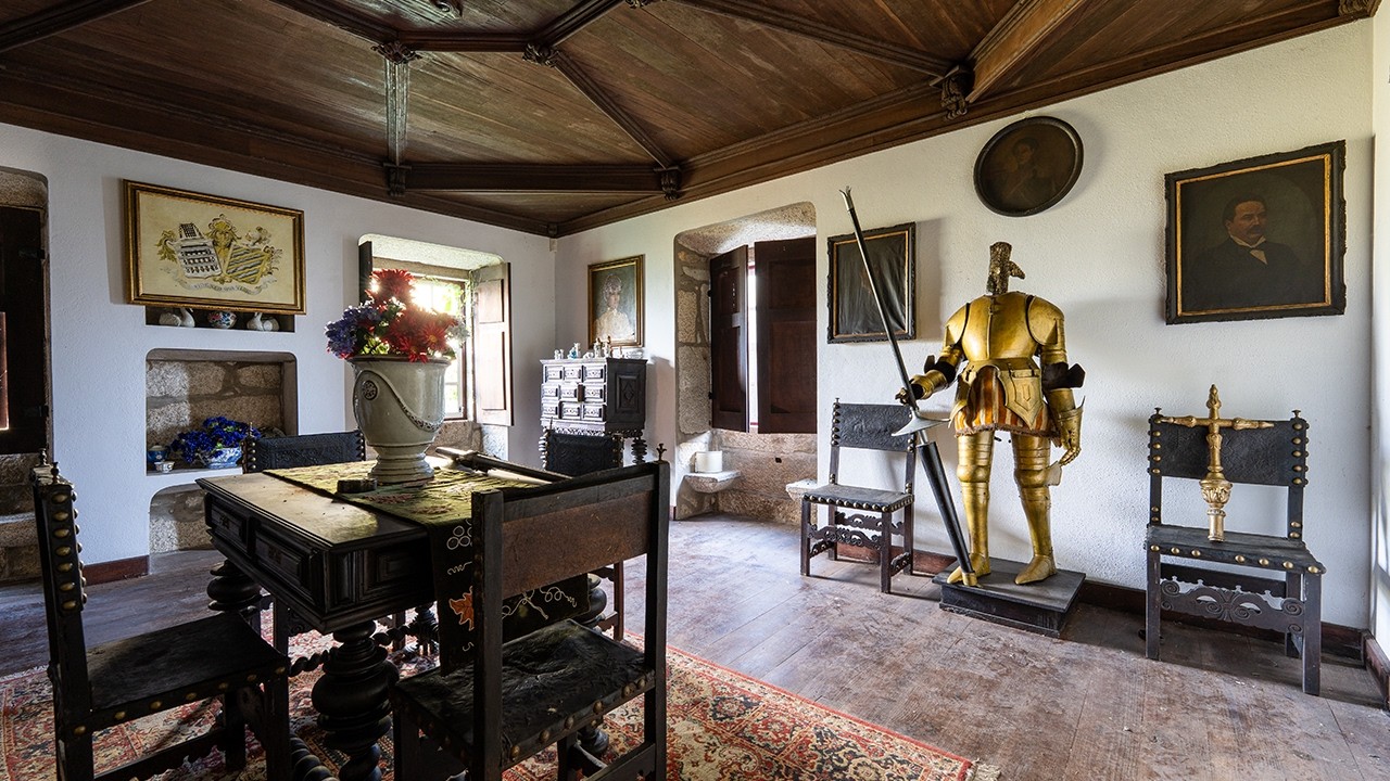 Golden Knight's Abandoned Manor  – 1500s Templar Time Capsule!
