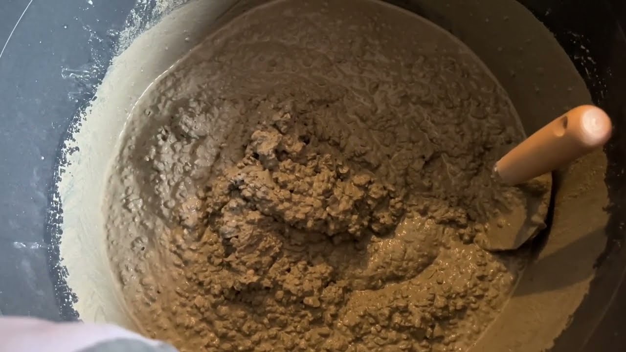 Estrich Beton anmischen um ein Fundament zu Gie&szlig;en (h&auml;ndisch) - Beton Heimwerker Anleitung