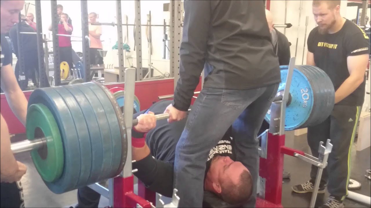 2x280kg/616lbs raw bench press by IPF lifter