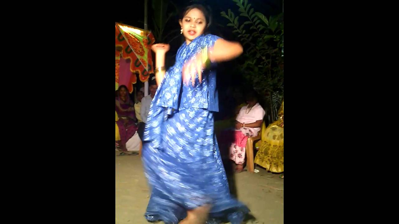 দেখুন শরীয়তপুরের মেয়েটির এক অসাধারণ নাচ। না দেখলে চরম মিস!