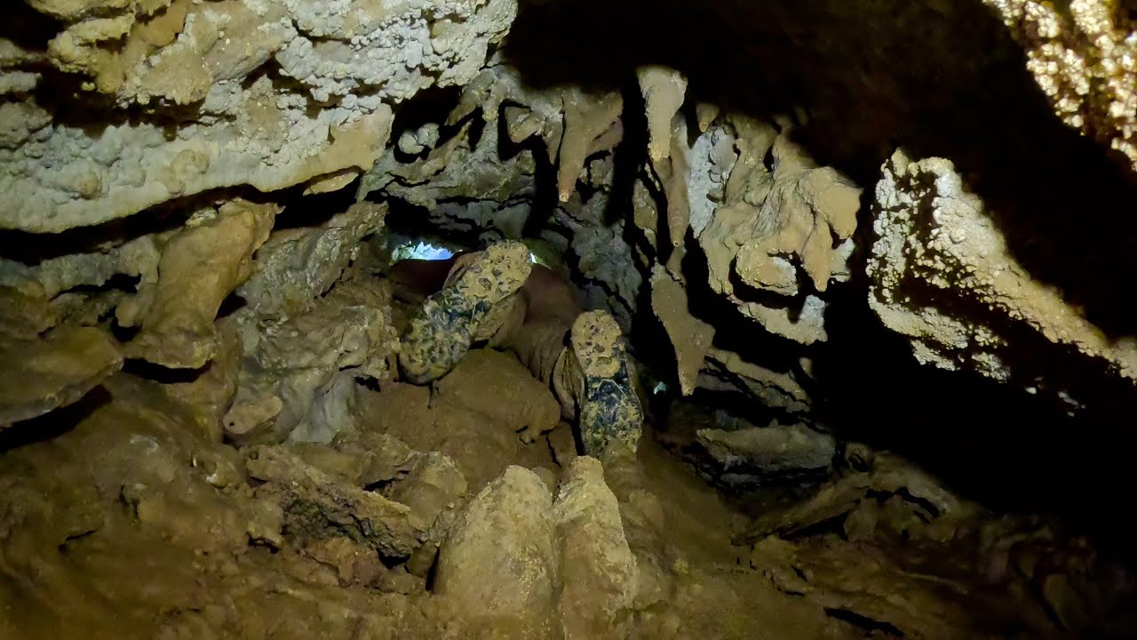 Grotta di Capitano Paff, tra strettoie e fango