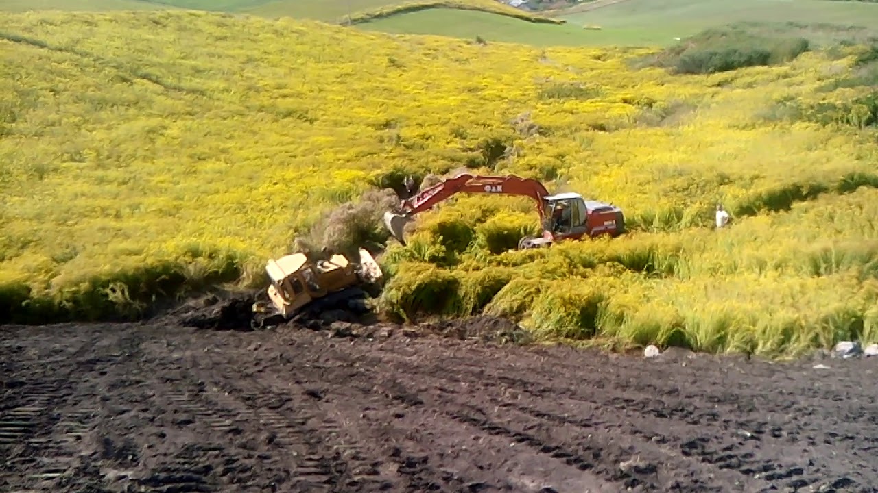 CATERPILLAR D5H vs  O&K MH5 2