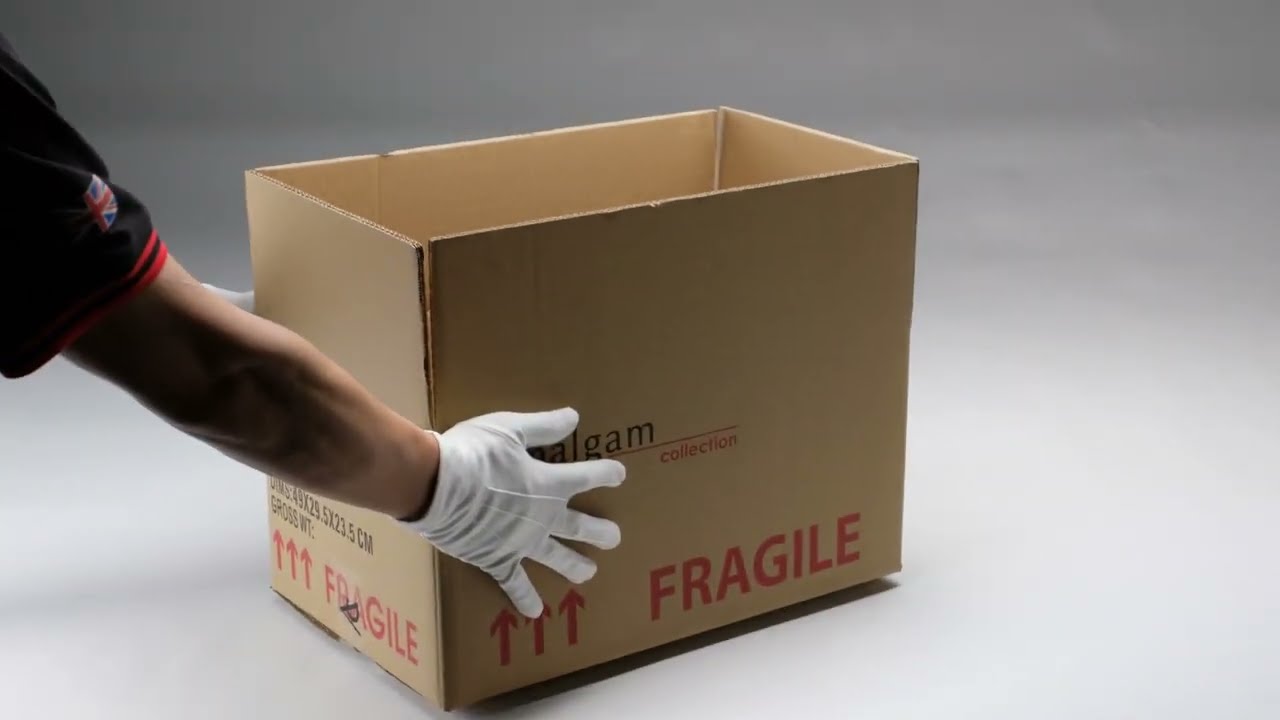 Packaging an Amalgam Collection 1:18 Scale Model
