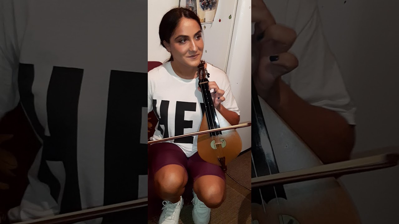 Δοκιμή καινούριας κρητικής λύρας από το οργανοποιιο Μ.ΣΤΑΓΑΚΗ