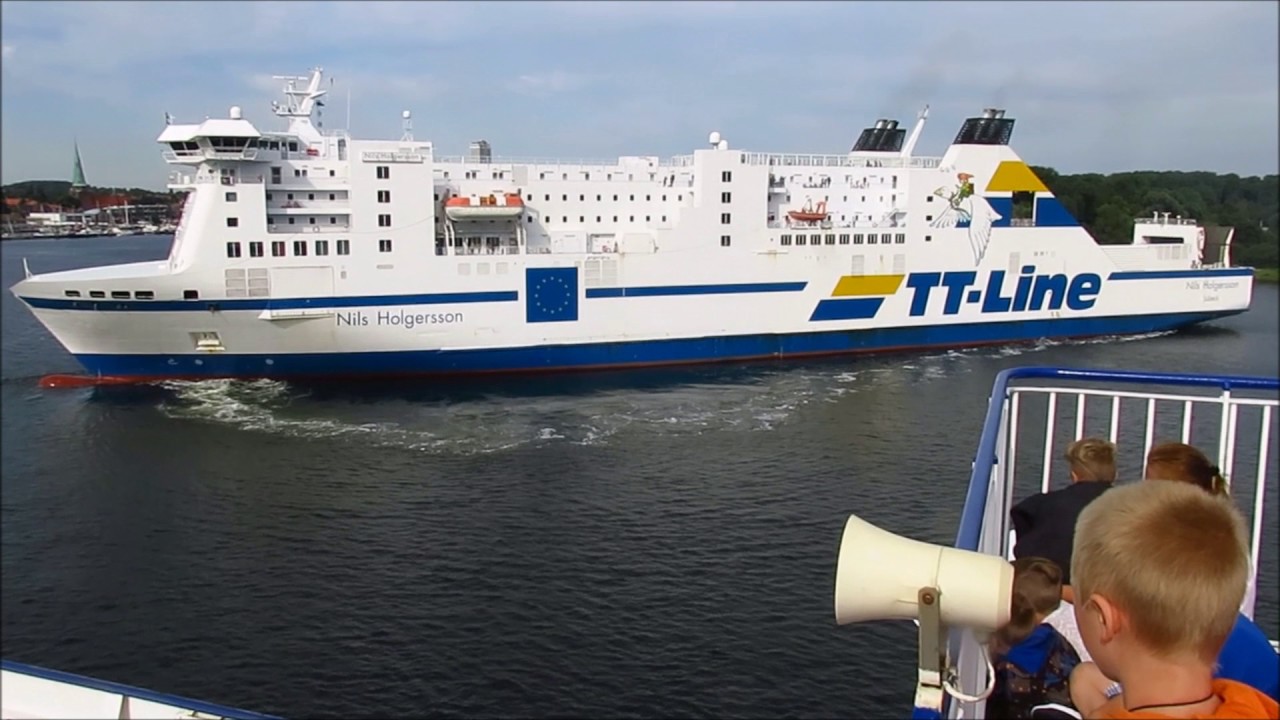 Hafen Travemünde Einfahrt der TT Line Fähre 