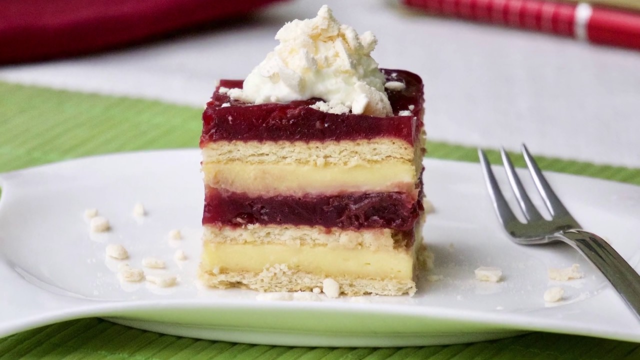 Nepečeni kremasti kolač sa višnjama i keksima • ReciPeci Sandre Gašparić