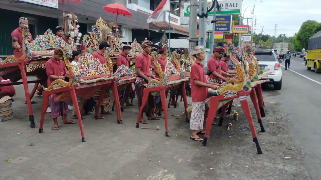 Kesenian jegog menyambut kedatangan Presiden RI ke Pasar Melaya, 2 Februari 2023