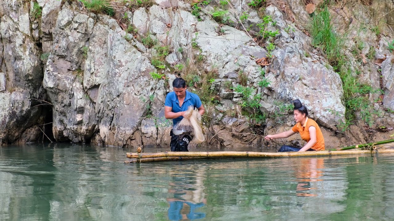 Selling Goats, Making Bamboo Rafts to Catch Big River Fish, Making Hanging Bamboo Shoots | Family