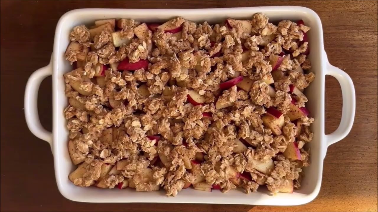 {BEST Low Calorie Dessert!} - Healthy Apple Crisp Recipe  + Oat Topping