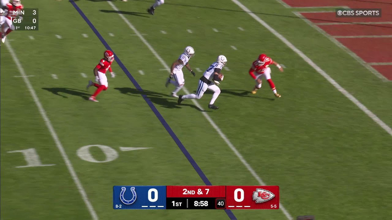 Laiatu Latu picks off Patrick Mahomes leading to a Michael Pittman touchdown