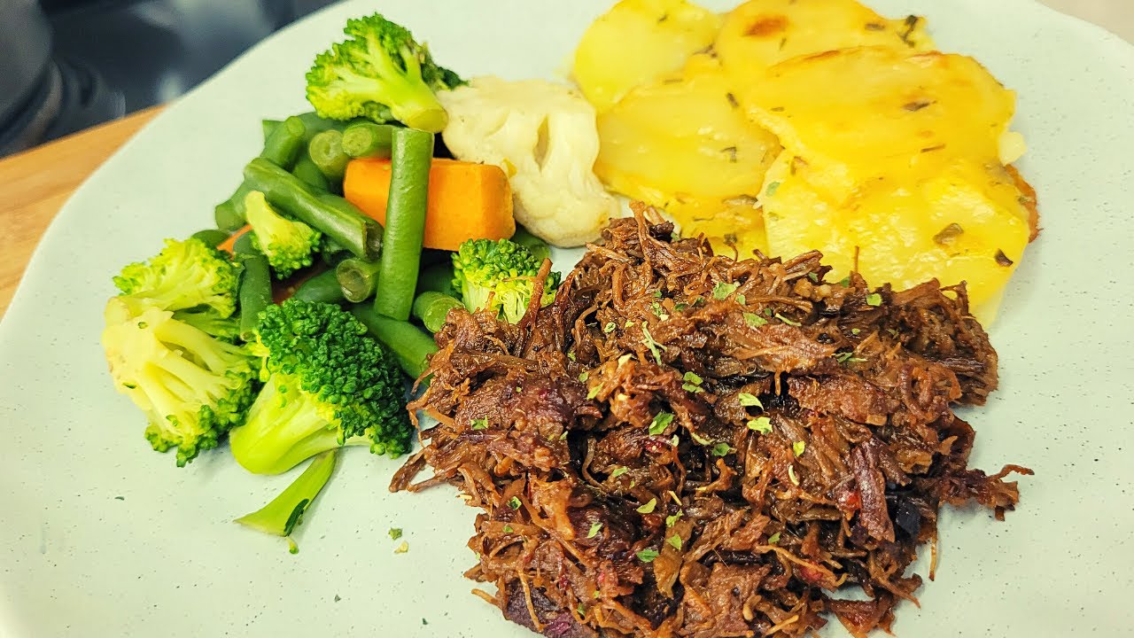 Pulled beef (Seswaa) and Sour Cream & chives potato bake