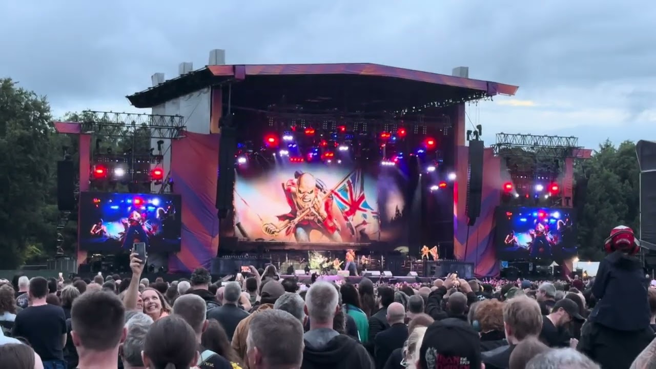 Iron Maiden - The Trooper (Live @ Malahide Castle, Dublin)