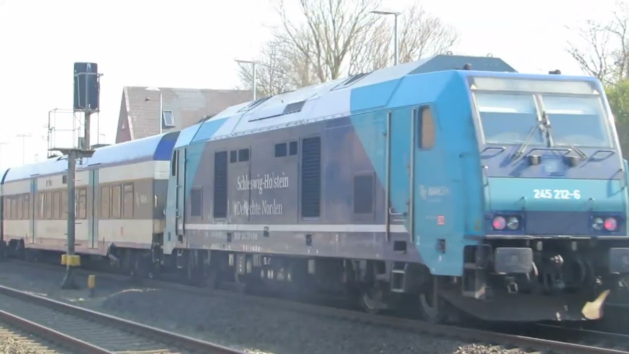 Züge in (auf (Sylt)) Morsum (mit Auto Zügen am Bahnhof und kurz vor dem hindenburgdamm