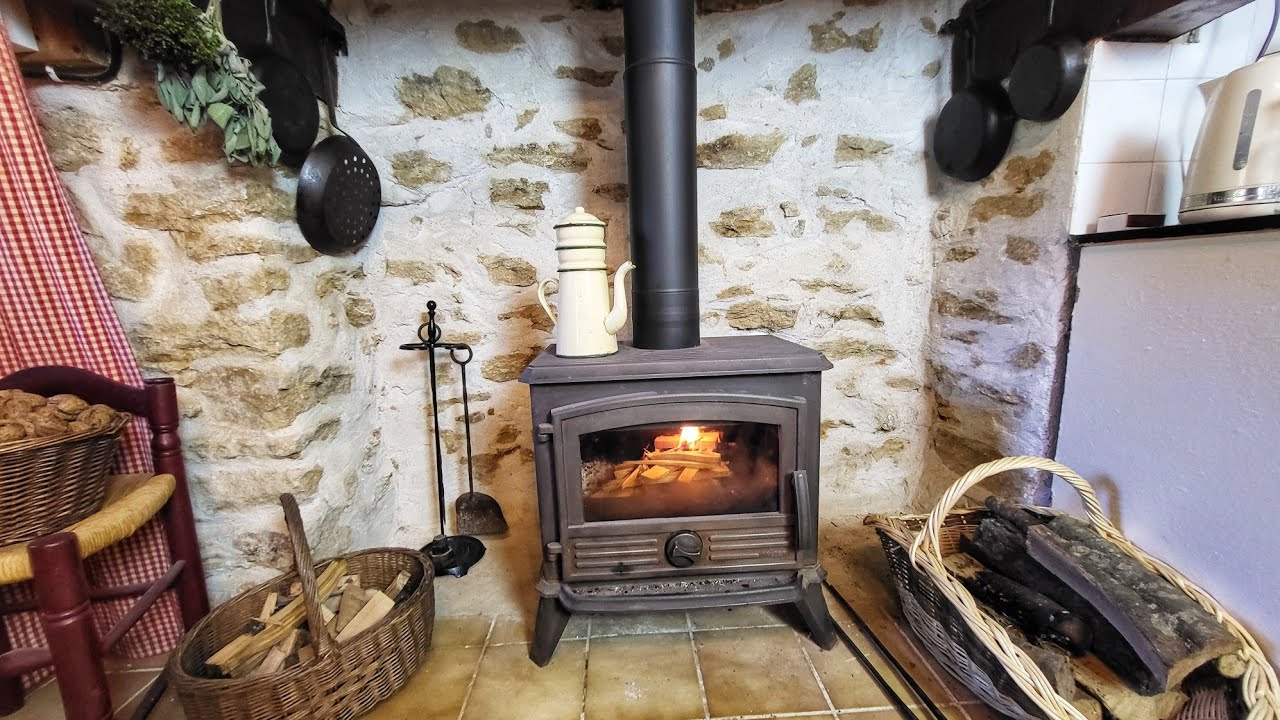 COMMENT ALLUMER FACILEMENT SON FEU DE BOIS, SANS FUMÉE GRÂCE A L'ALLUMAGE INVERSÉ