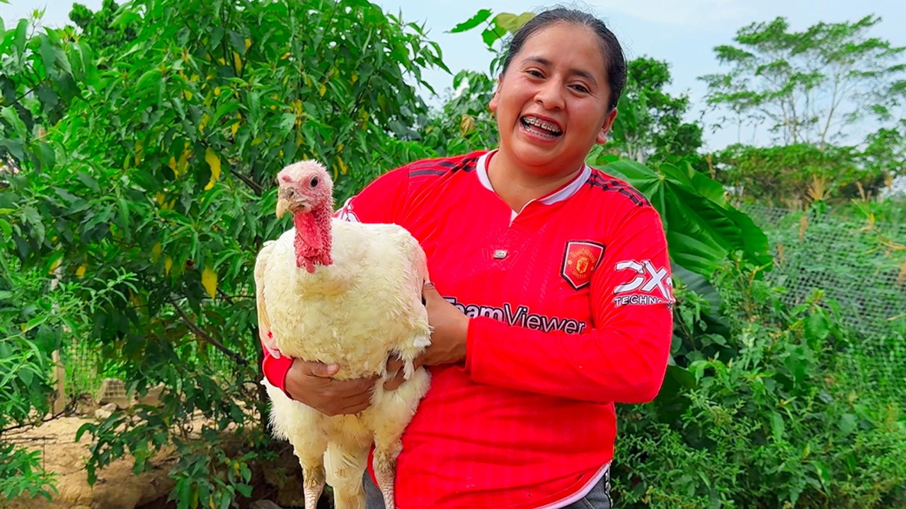 Alimentando a los PAVOS con VERDURAS | Doña Viky