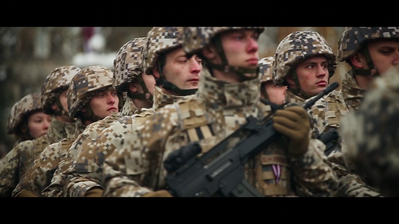 11. novembra militārā parāde Brīvības pieminekļa laukumā