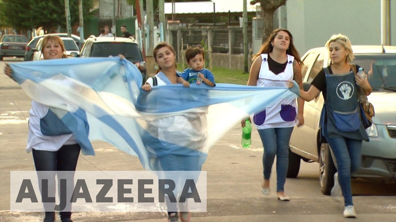 Argentinian school teachers go on strike over salaries
