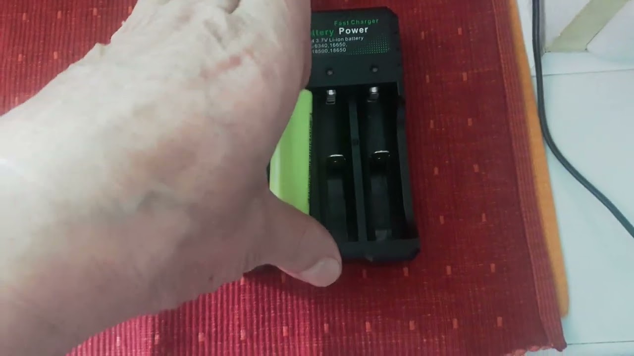 BMAX 4 Slot 18650 Li-ion Battery Charger.