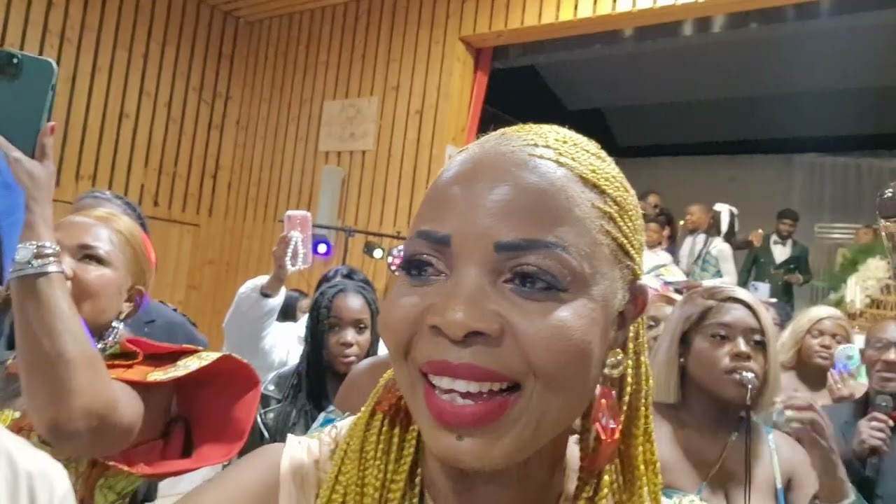 Entrée de mariée mokobe et alpha eyindi awa na bulle suisse. [ dj.daddy forme fimbu na fimbu