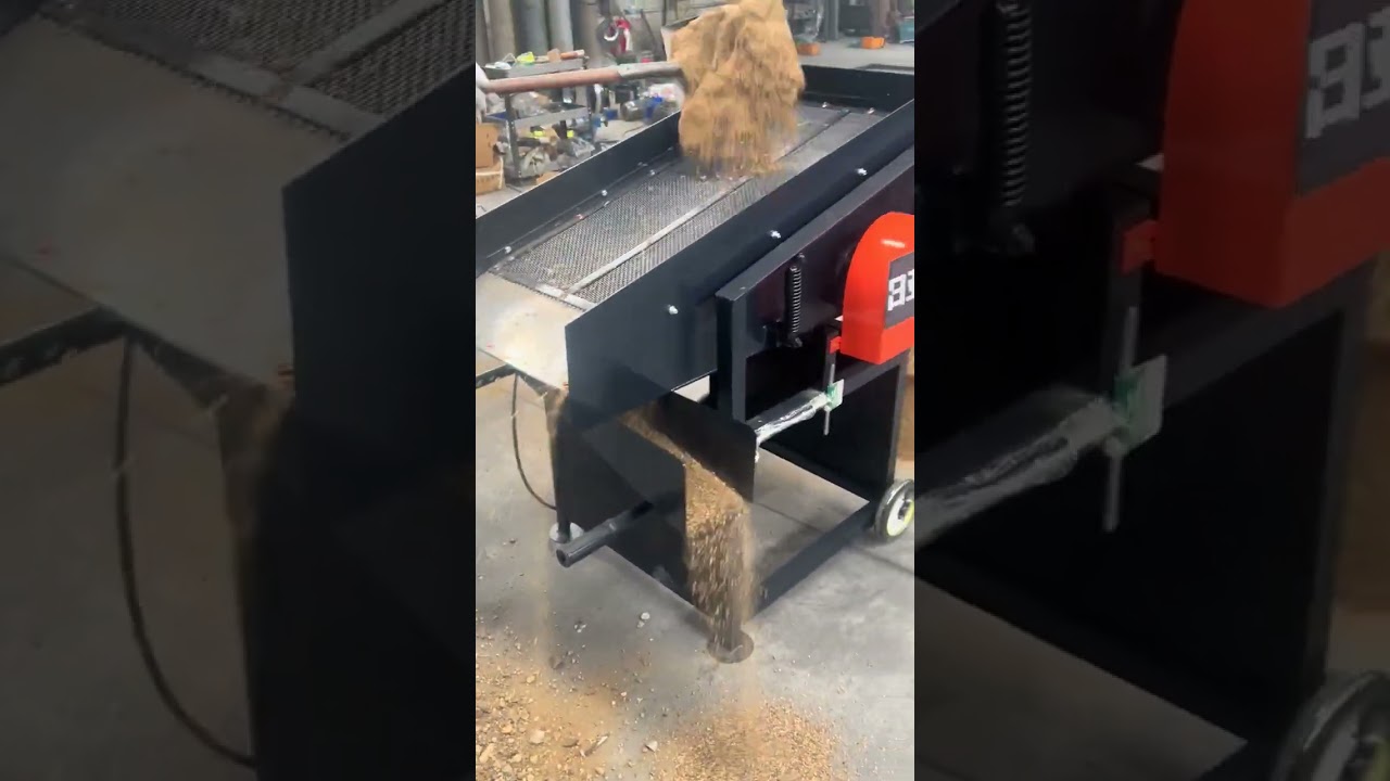 Small vibrating sand screening machine #India #Kazakhstan #Angola #screeningmachine #screen