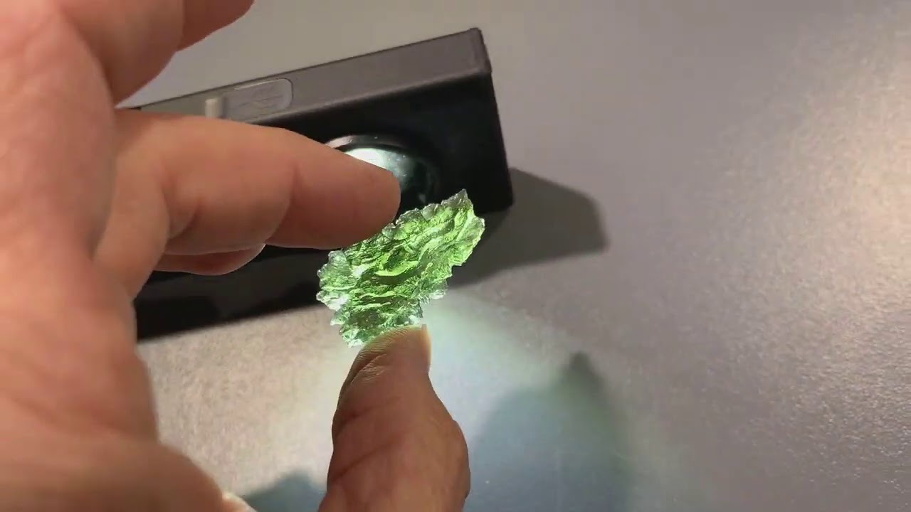 6 Moldavites (stone tektites) from Besednice, compared