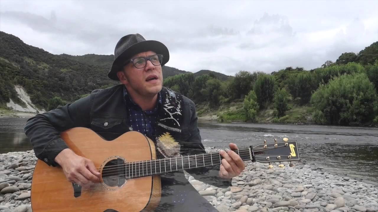 LIAM GERNER - Stone River (Robbie Fulks) Wanganui River New Zealand Jan 2016