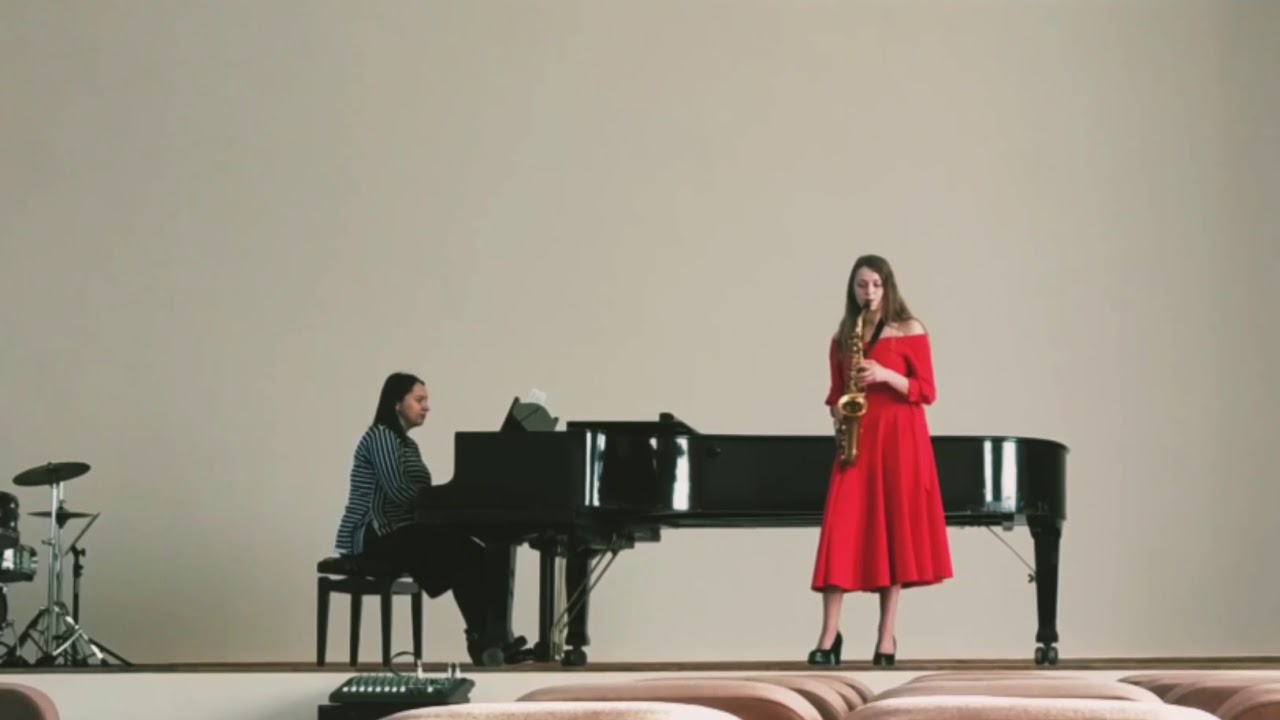 A.La Parisienne Pierre Max Dubois (Alto saxophone:Sandra Motyl)