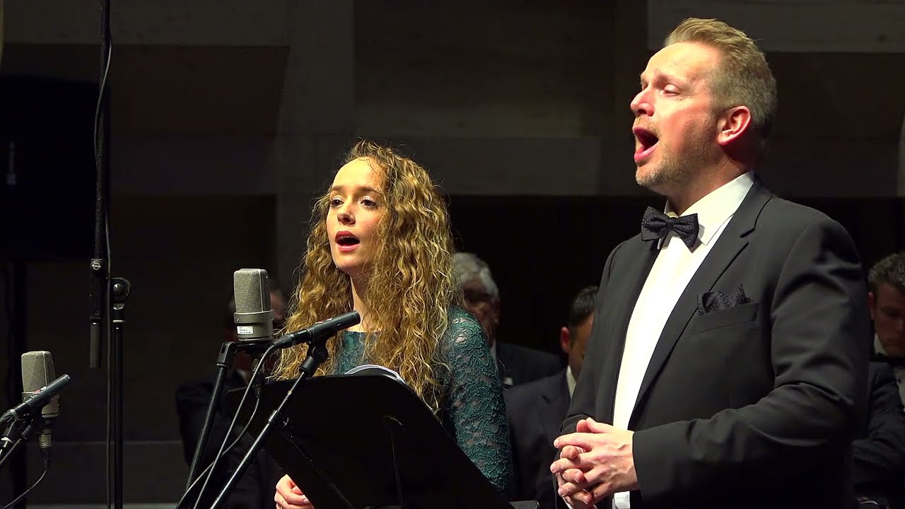 Amazing Grace, gezongen door het Hollands Jongerenkoor o.l.v. Peter Wildeman