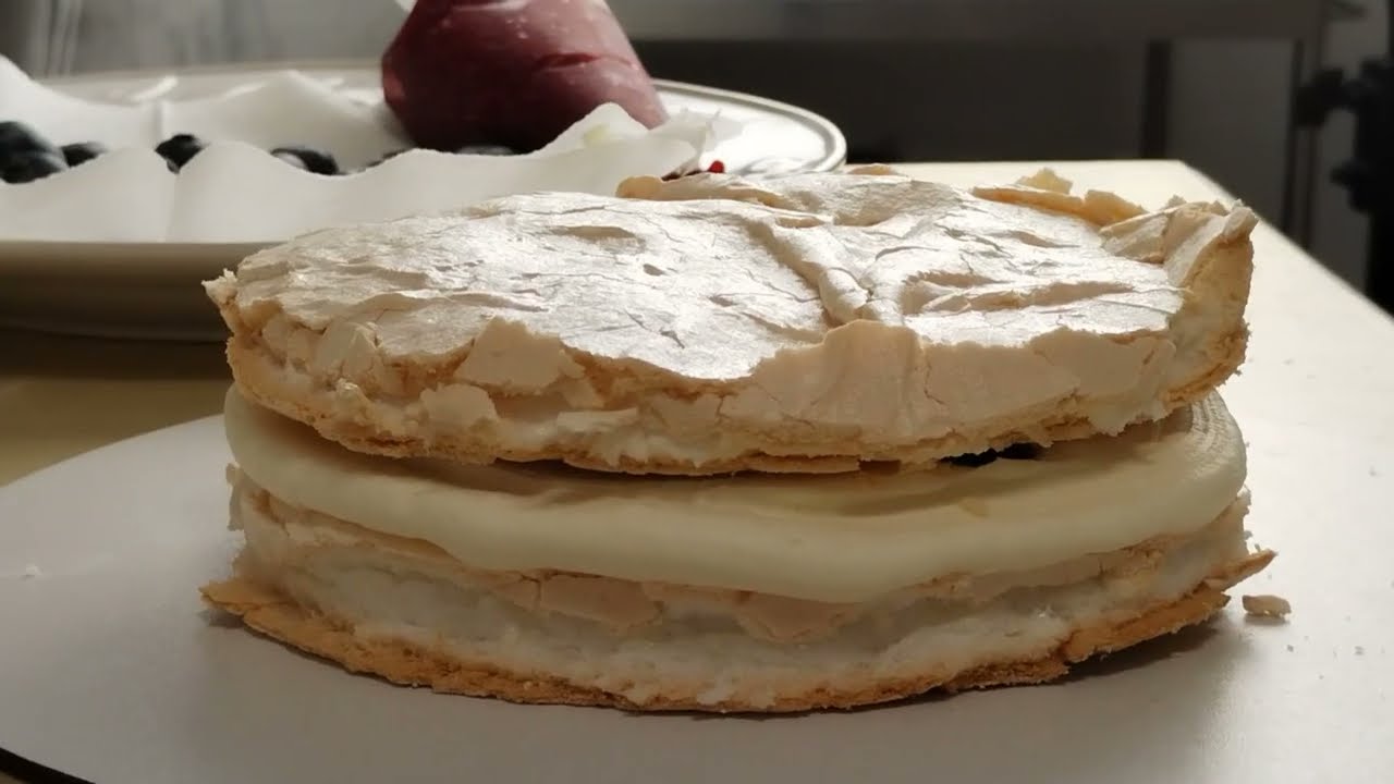 Торт меренговый - самолёт, облака ....  воздушный