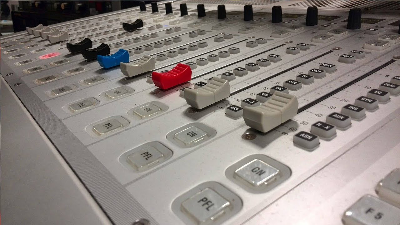 Studio monitors Vs. Audiophile speakers