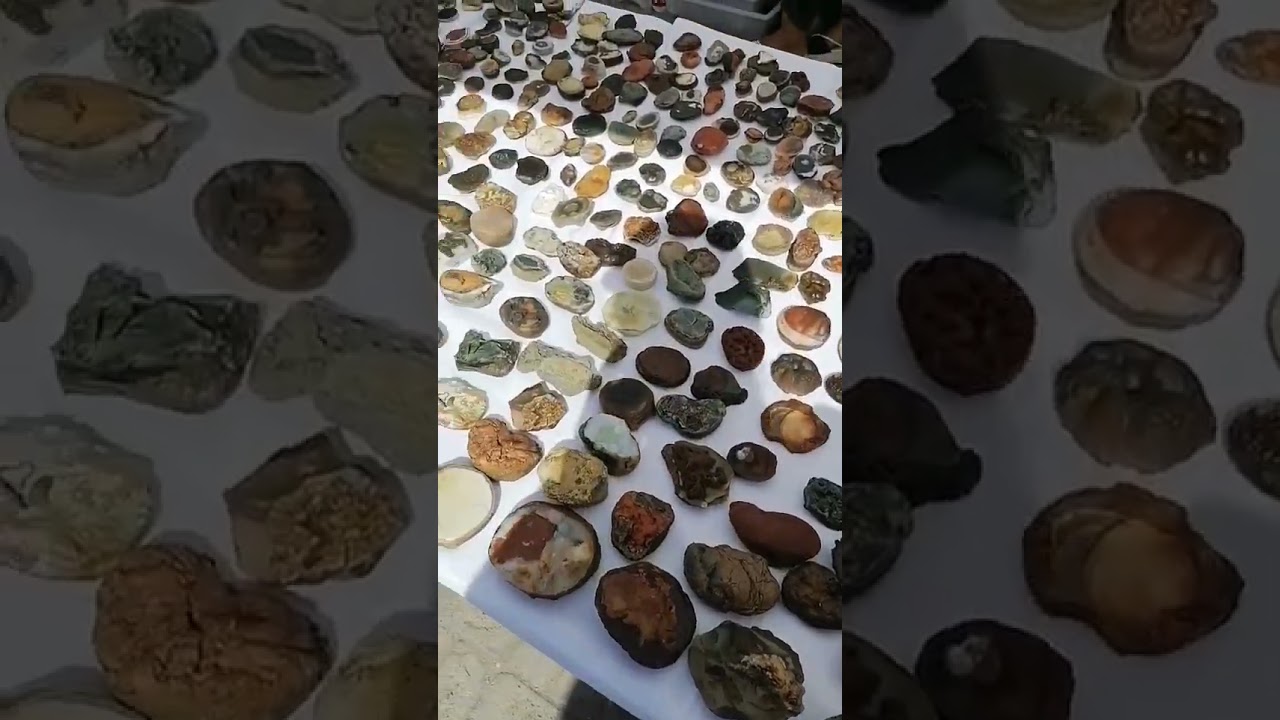 the local raw natural gobi stone market, mineral specimen collection, in May and October Holiday