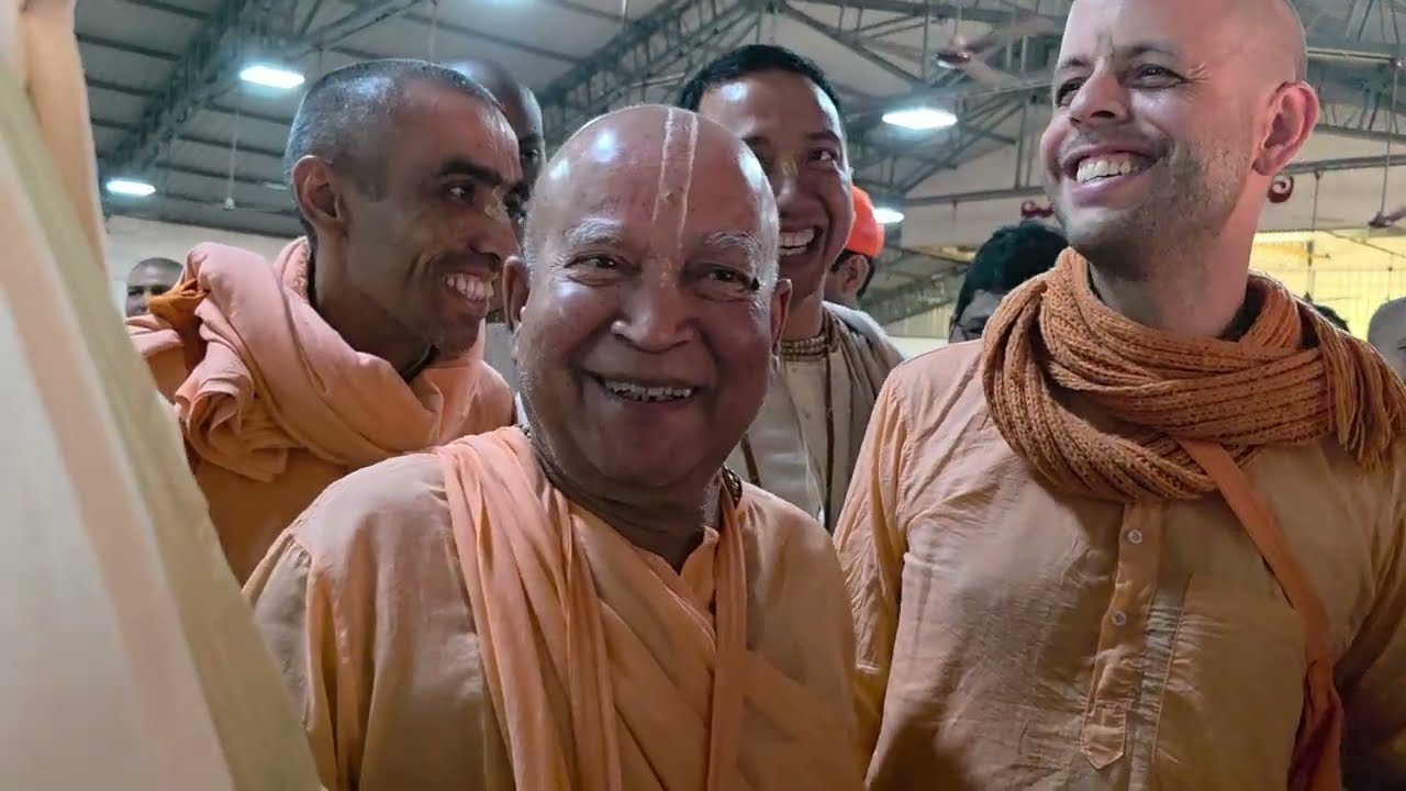 Srila Subhag Swami Guru Maharaj Visit Parsadam Hall When Devotees Taking Parsadam || Sadhu Sanga2025