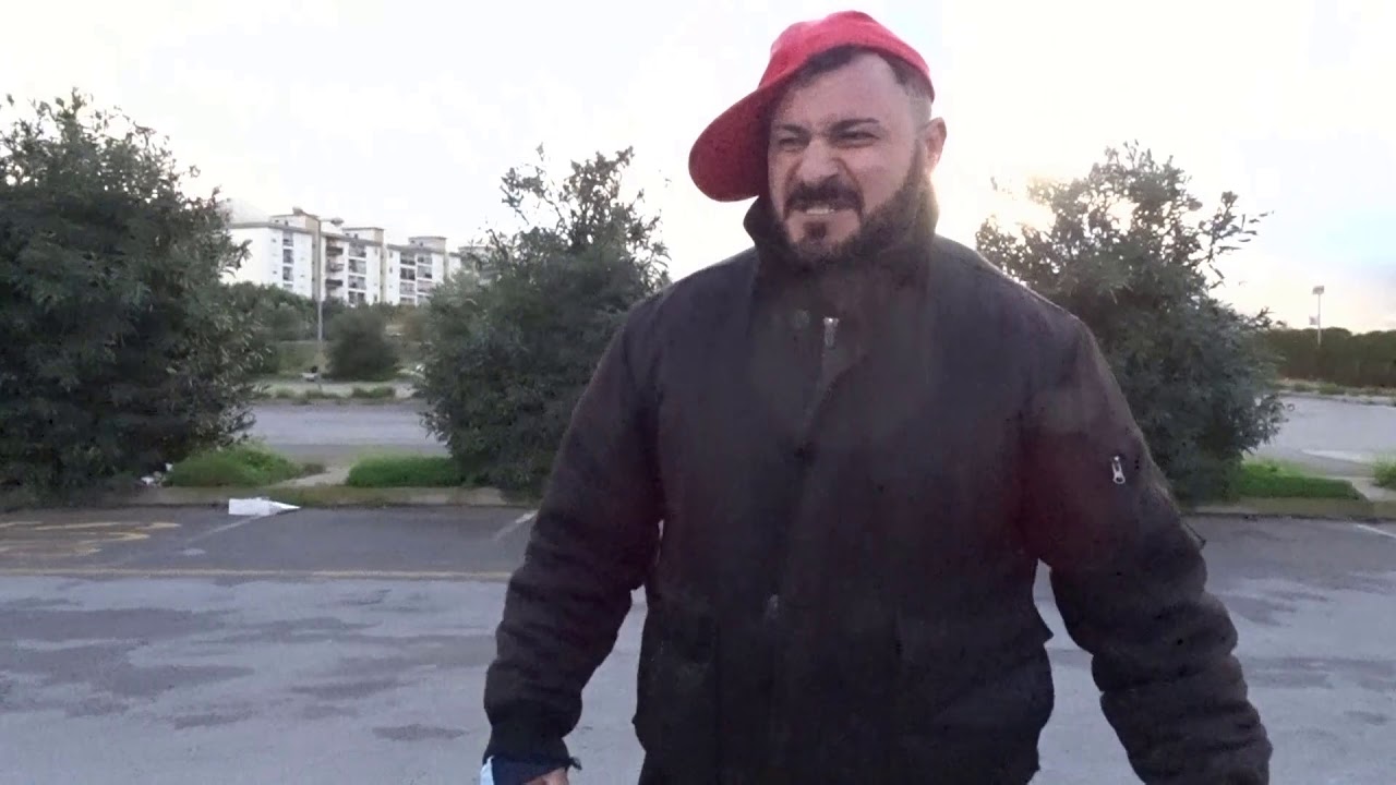 PAPÀ, HO ROTTO LO SPECCHIO DI UNA MACCHINA!