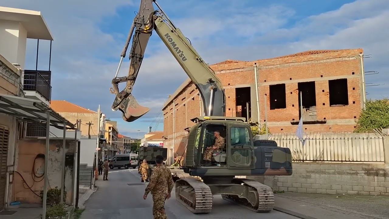 Milazzo (ME): 20/12/2025 Arrivo mezzi Esercito Italiano per operazione disinnesco ordigno bellico.