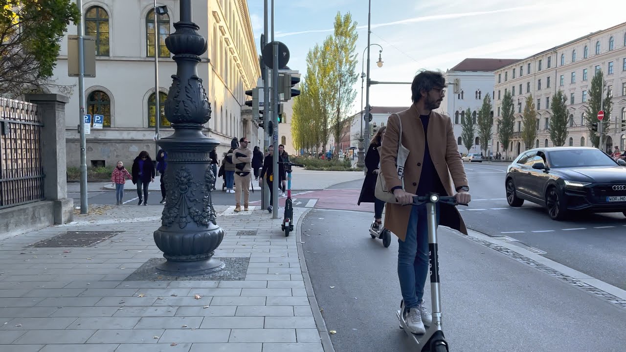 Walking in Munich - Münchner Freiheit to Odeonsplatz - 4K HDR