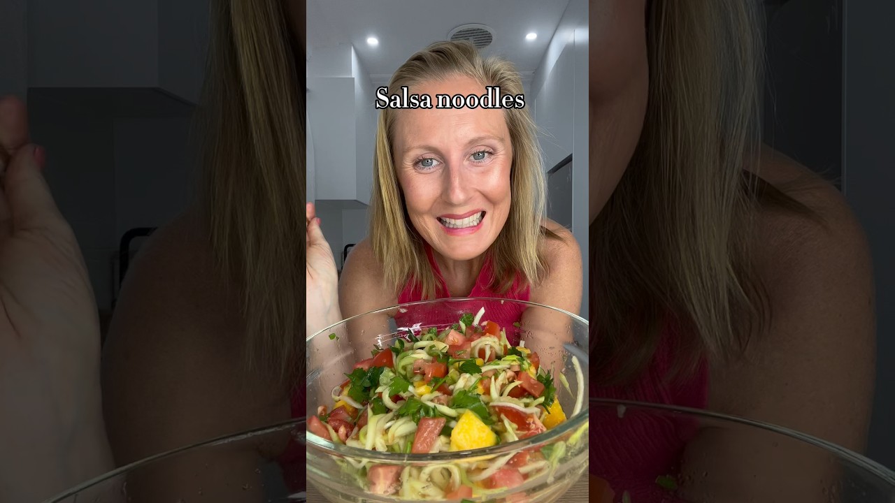 SALSA NOODLES 🍅🥭💃 FULL RECIPE UP AT roarskye.com #rawvegan #health #healthy #recipe #roarskye