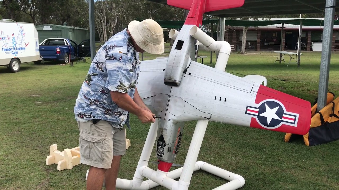 Single operator rotating plane stand