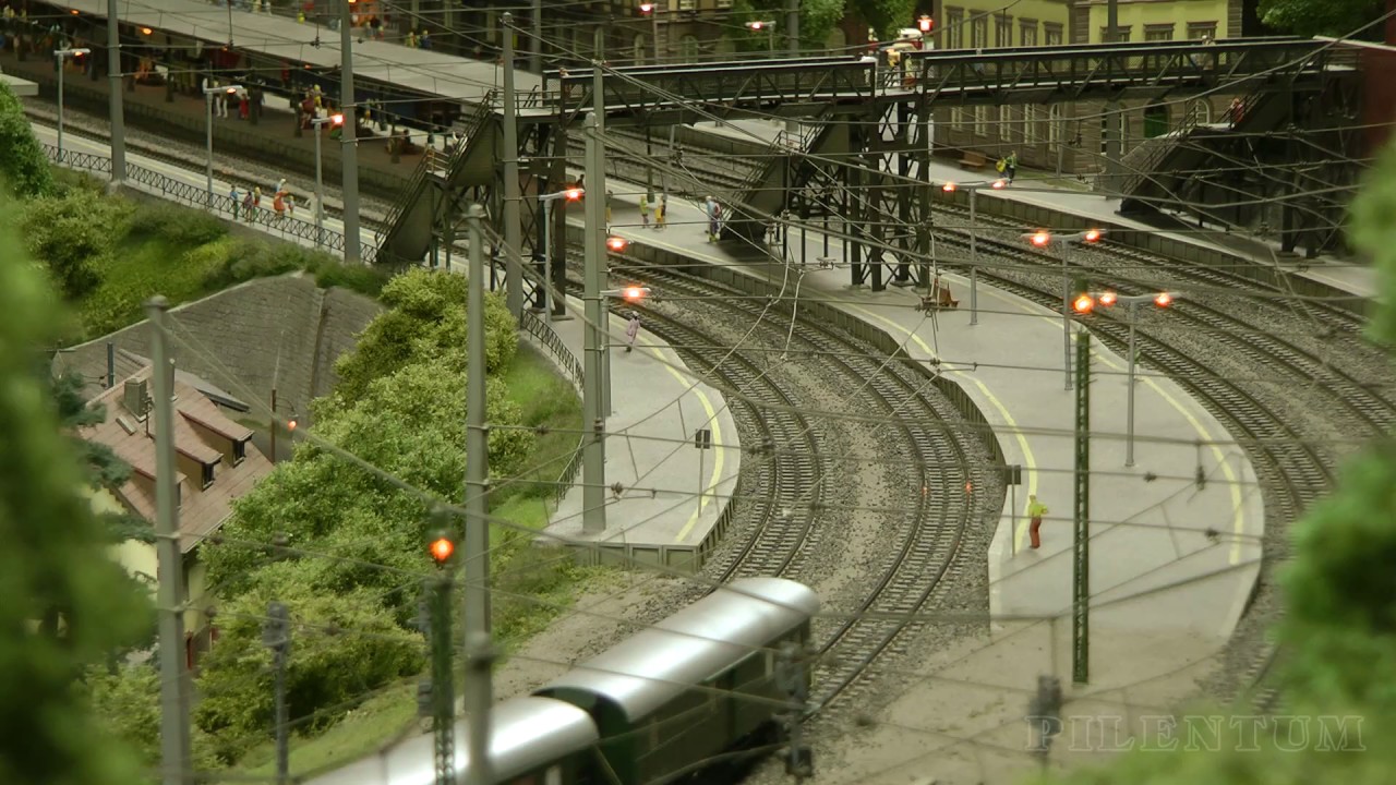 Pilentum Model Railways - At The Train Station
